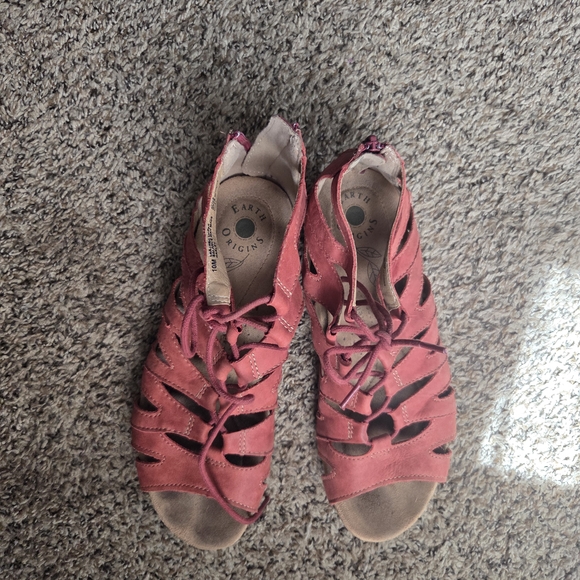 Earth Origins Women's Pink Strappy Sandals - Picture 1 of 2